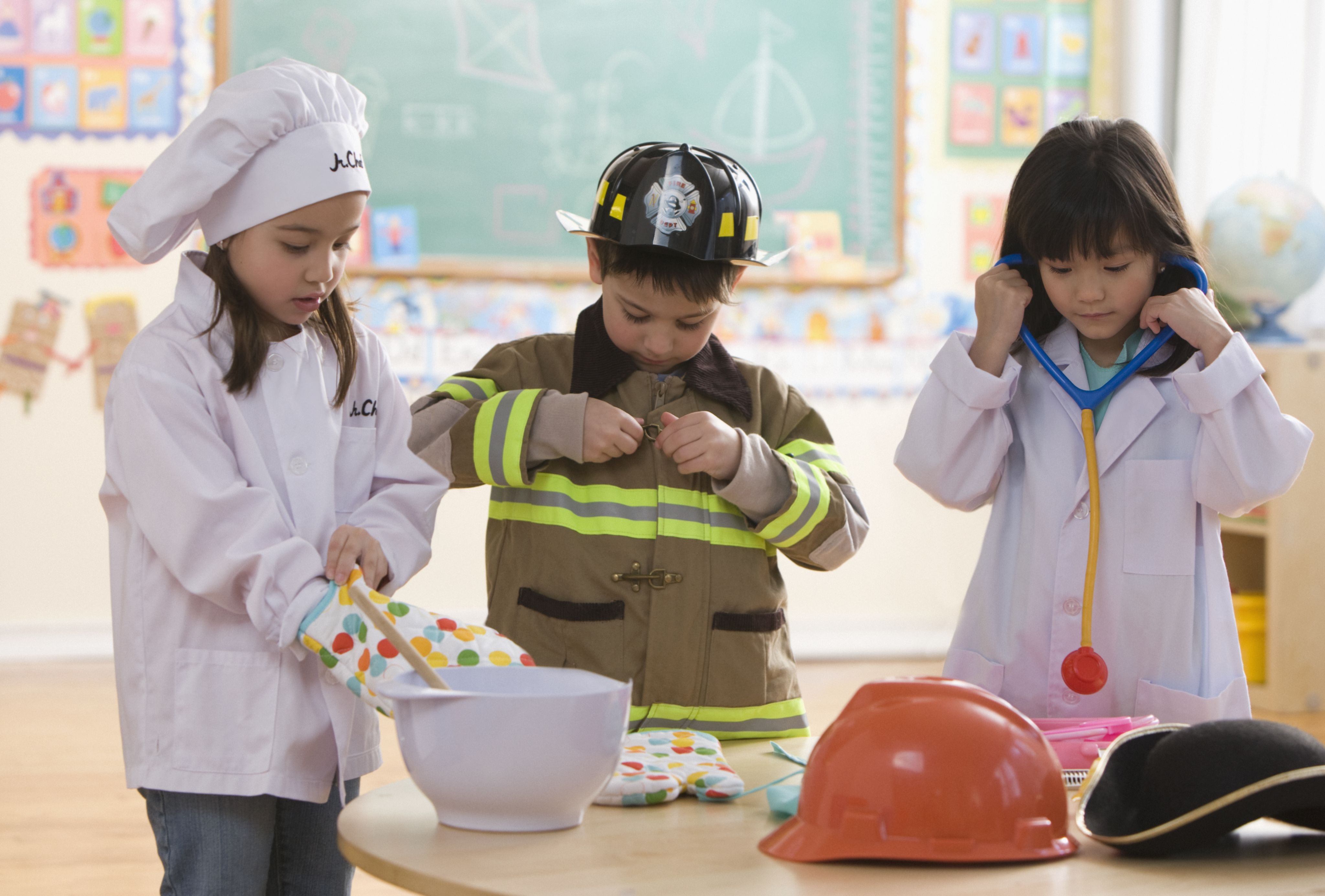 Children must. Гендерные дети. Гендерная школа. Гендерно нейтральное воспитание. Гендер в школе.